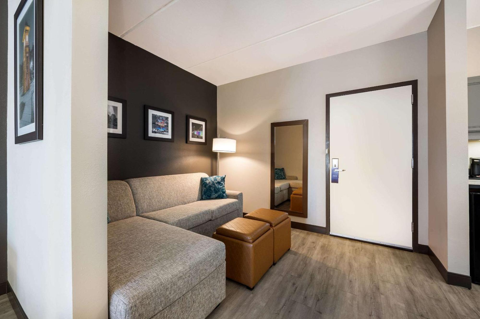 Comfort Suites Northlake Huntersville Exterior photo