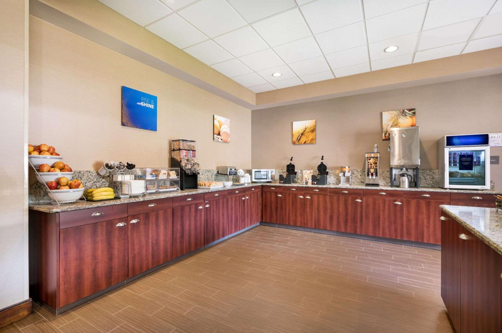 Comfort Suites Northlake Huntersville Exterior photo